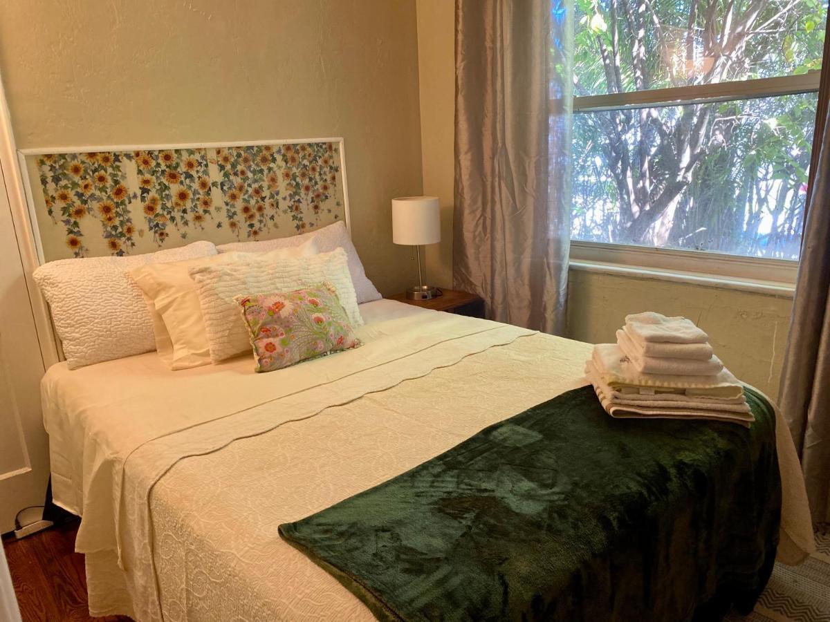 Villa Olivia Guest Rooms ฮอลลีวูด ภายนอก รูปภาพ